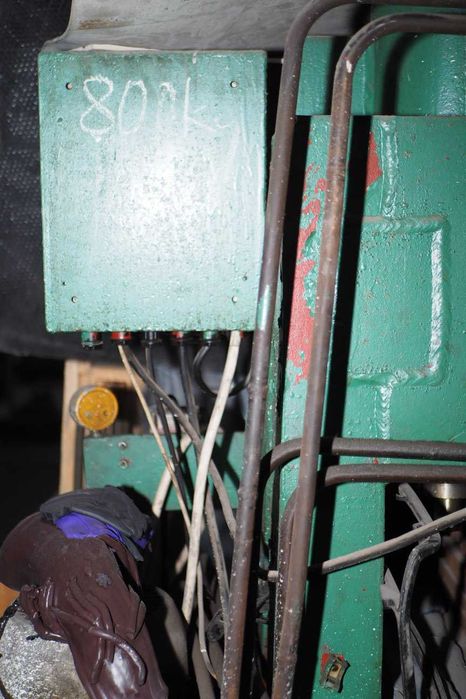 Prasa do gumy - hydrauliczno elektryczna.