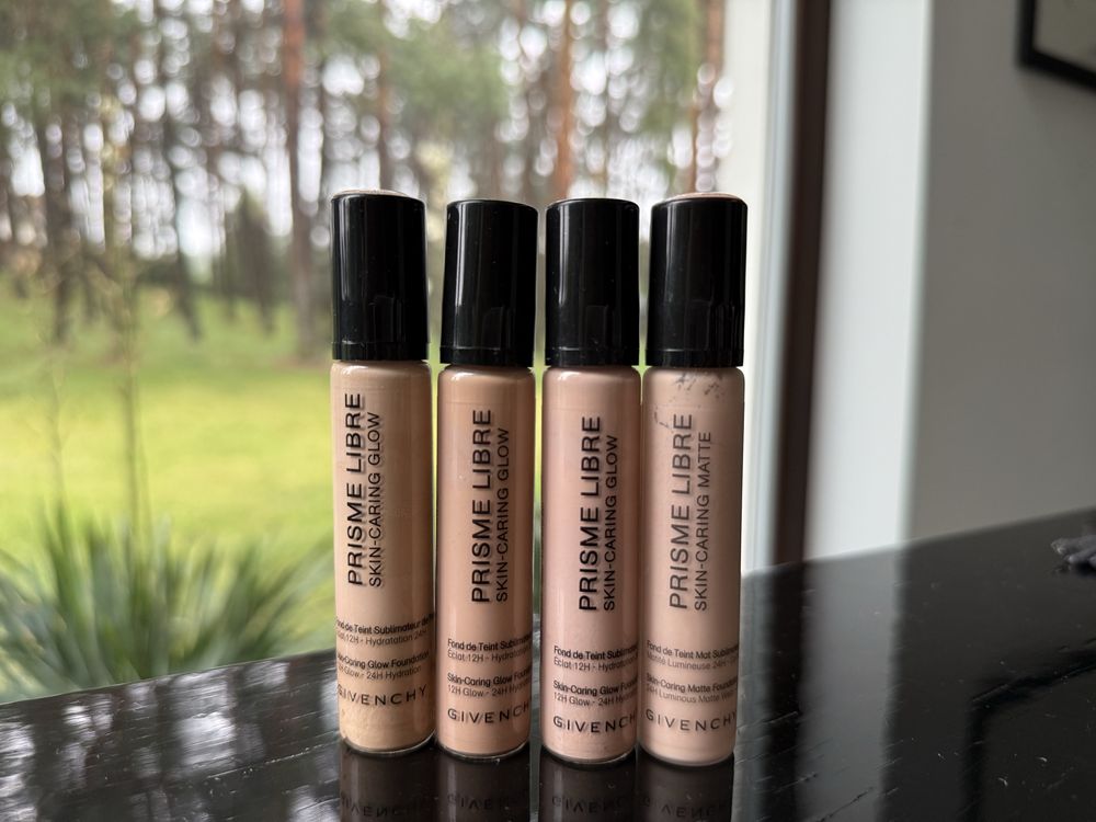 Podkłady Givenchy Prisme Libre Skin-Caring Glow