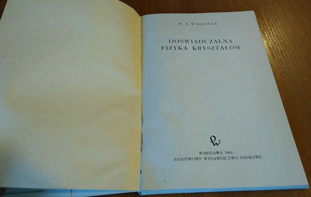 Doświadczalna fizyka kryształów / W. A. Wooster