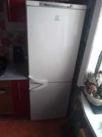 Холодильник Indesit, б/у