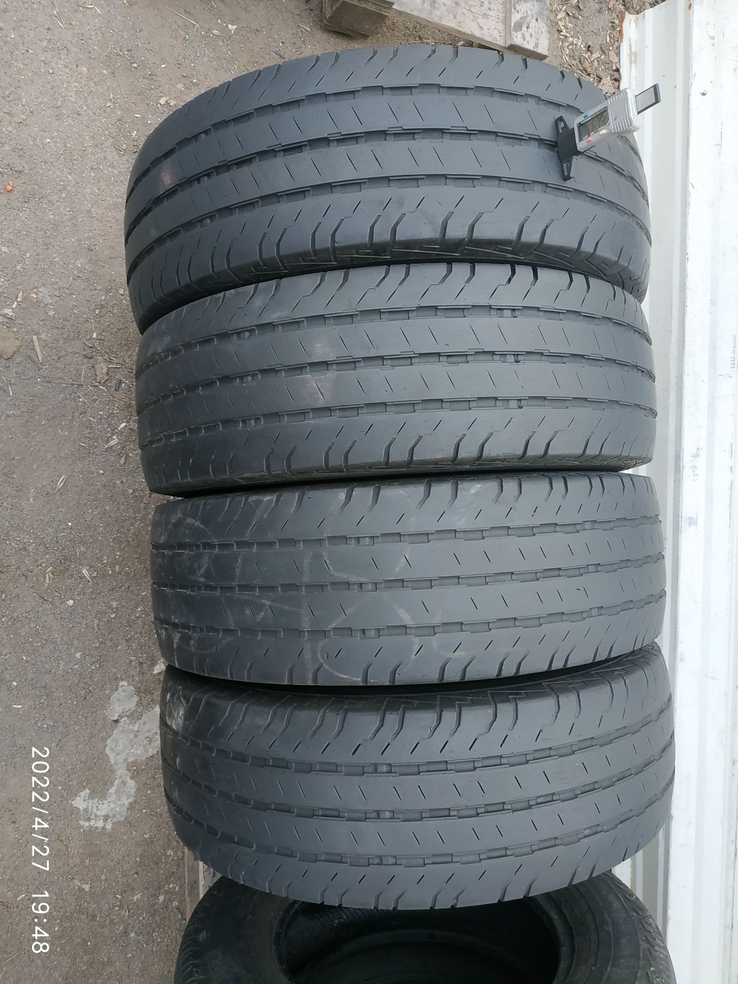 Шины резина лето 215/70R15C continental vanco