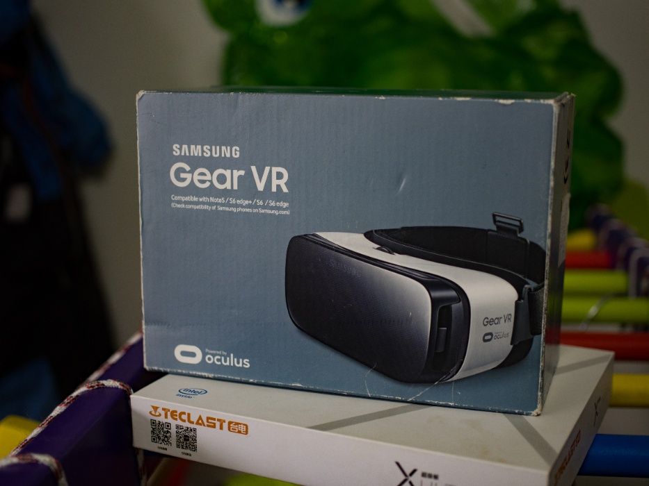 Окуляри віртуальної реальності SAMSUNG SM-R322NZWASEK Gear VR