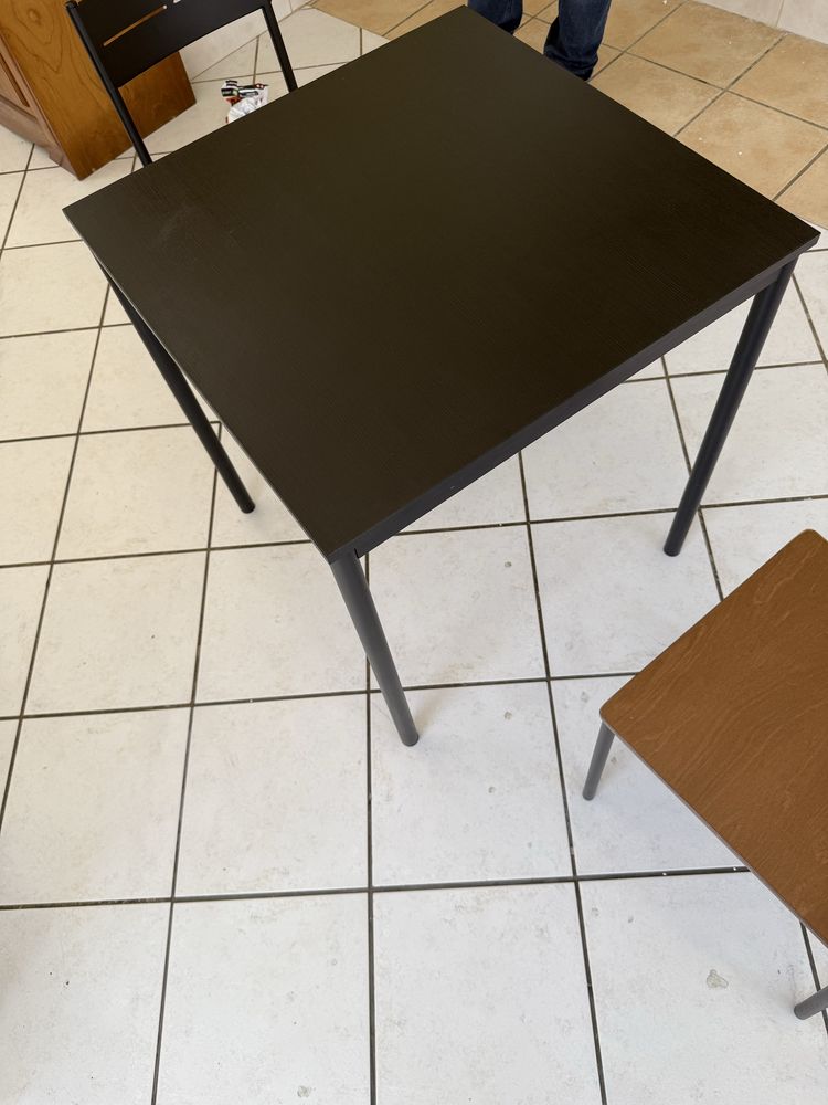 Mesas e Cadeiras — Como Novas! (IKEA)