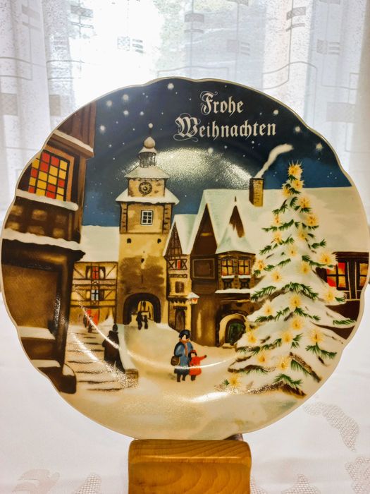 Антикварна різдвяна тарілка