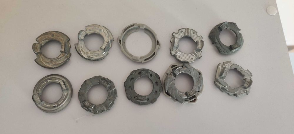 Арена Бейблейд з іграшками