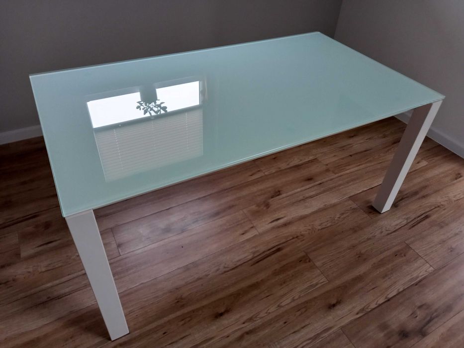 Stół rozkładany, stalowa konstrukcja, szklany blat  160/220x90x75 cm