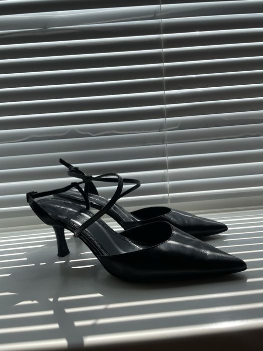 Туфлі мюлі чорні закритий ніс низький каблук pesaro