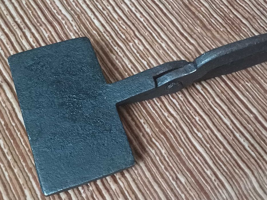 Zabytkowe urządzenie do wypieku opłatków - gofrów.