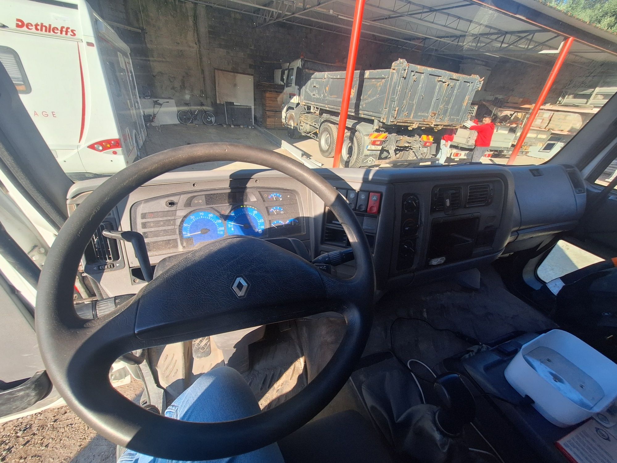 Camiao Renault Premium 200 com grua