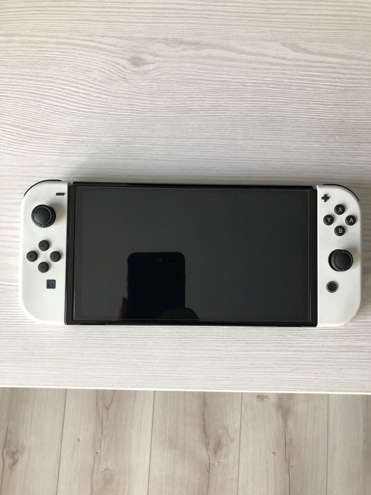 Nintedno Switch Oled+Akcesoria+Gry