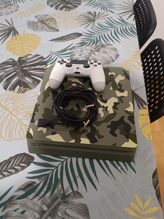 Ps4 consola camuflada