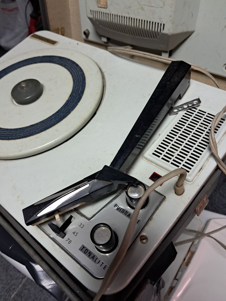 Giradiscos antigo tipo mala