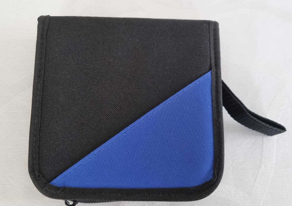 Etui na płyty CD/DVD. Sztywna oprawa. Nieużywane.