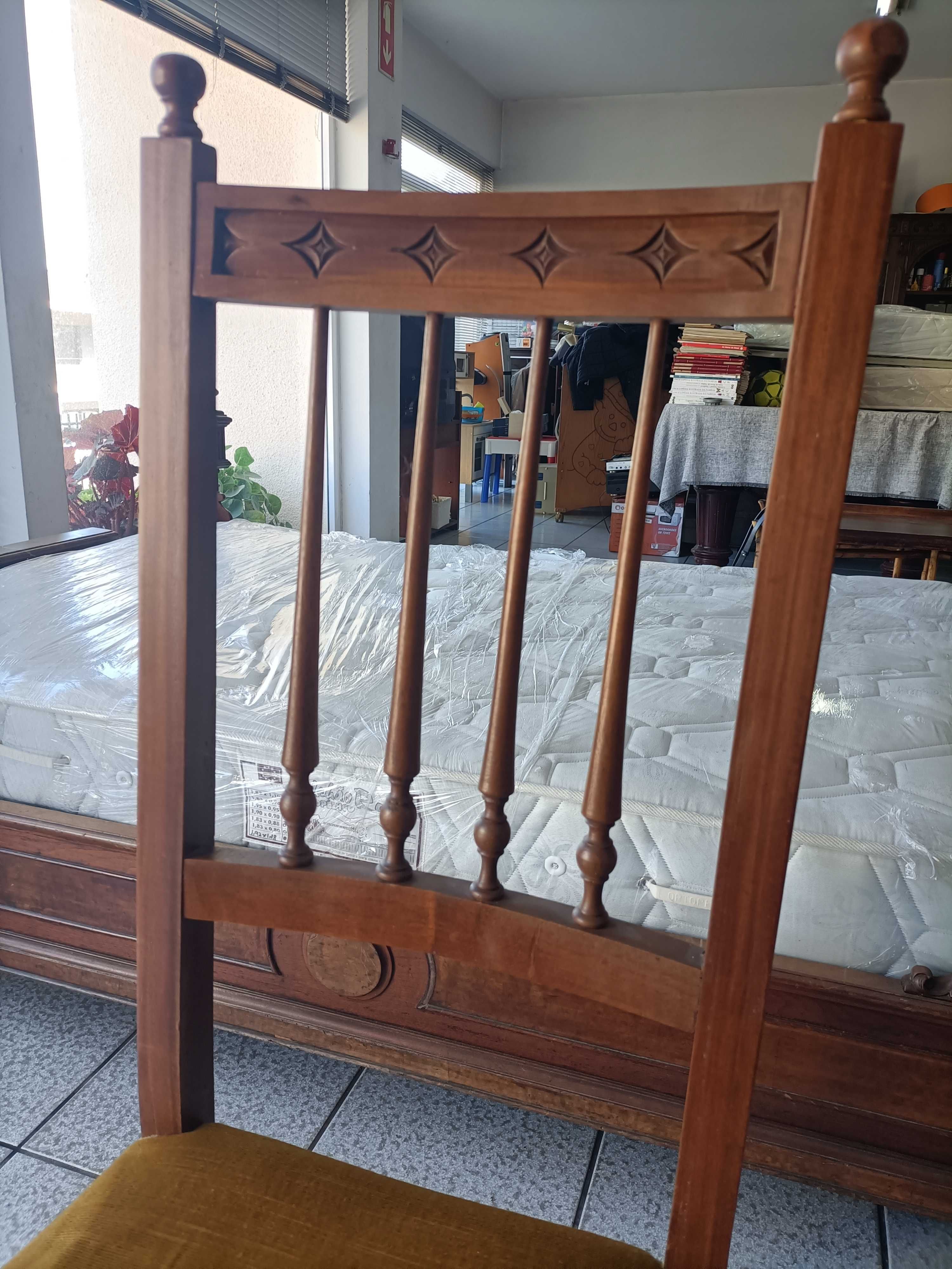 Cadeira em mogno