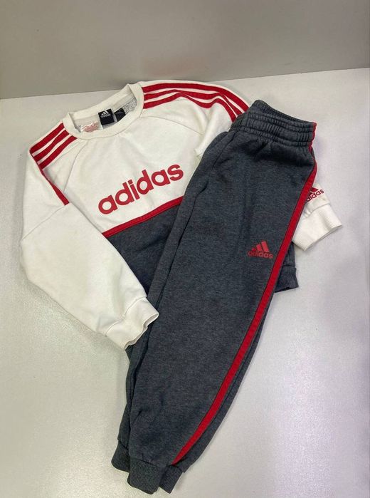 Костюм adidas на 3-4 роки .