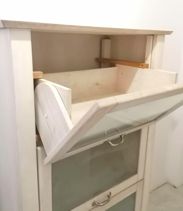 Komoda biała drewniana rustykalna pionowa bieliźniarka