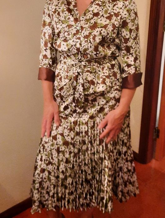 Conjunto de saia e blusa