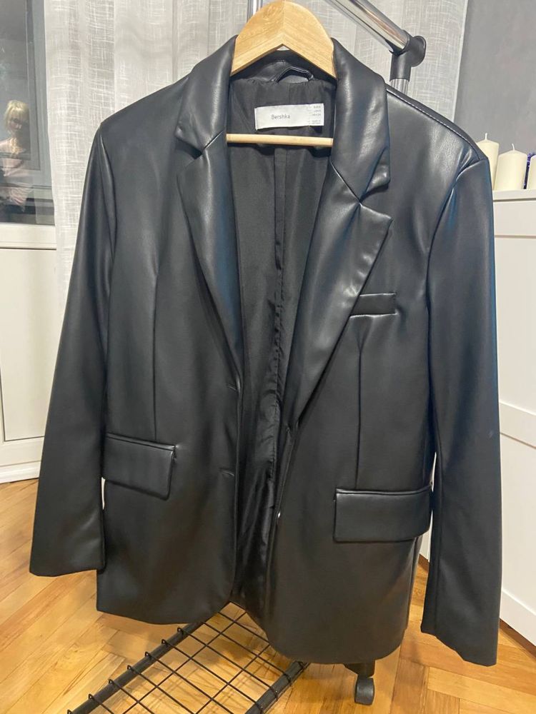 Шкіряний піджак від Bershka