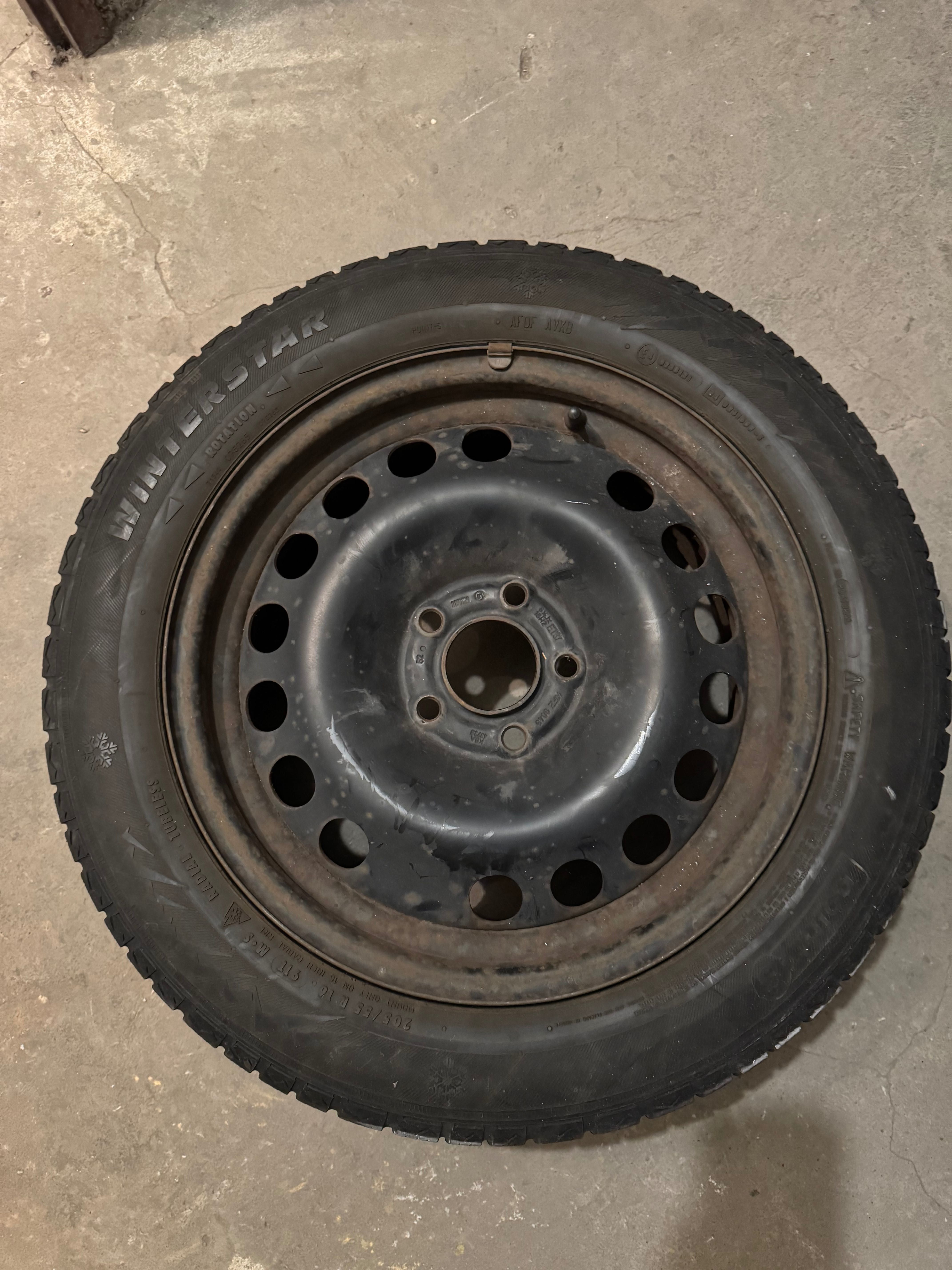 Opony zimowe z felgami 205/55 R16