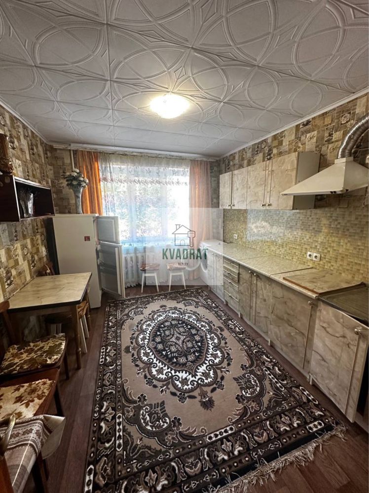 Продам секцію в центрі міста під Комерцію