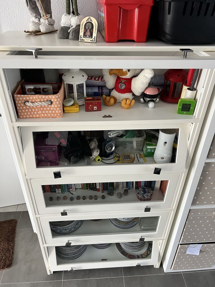 Movel Estante Vitrine com portas de abrir • em Muito bom estado