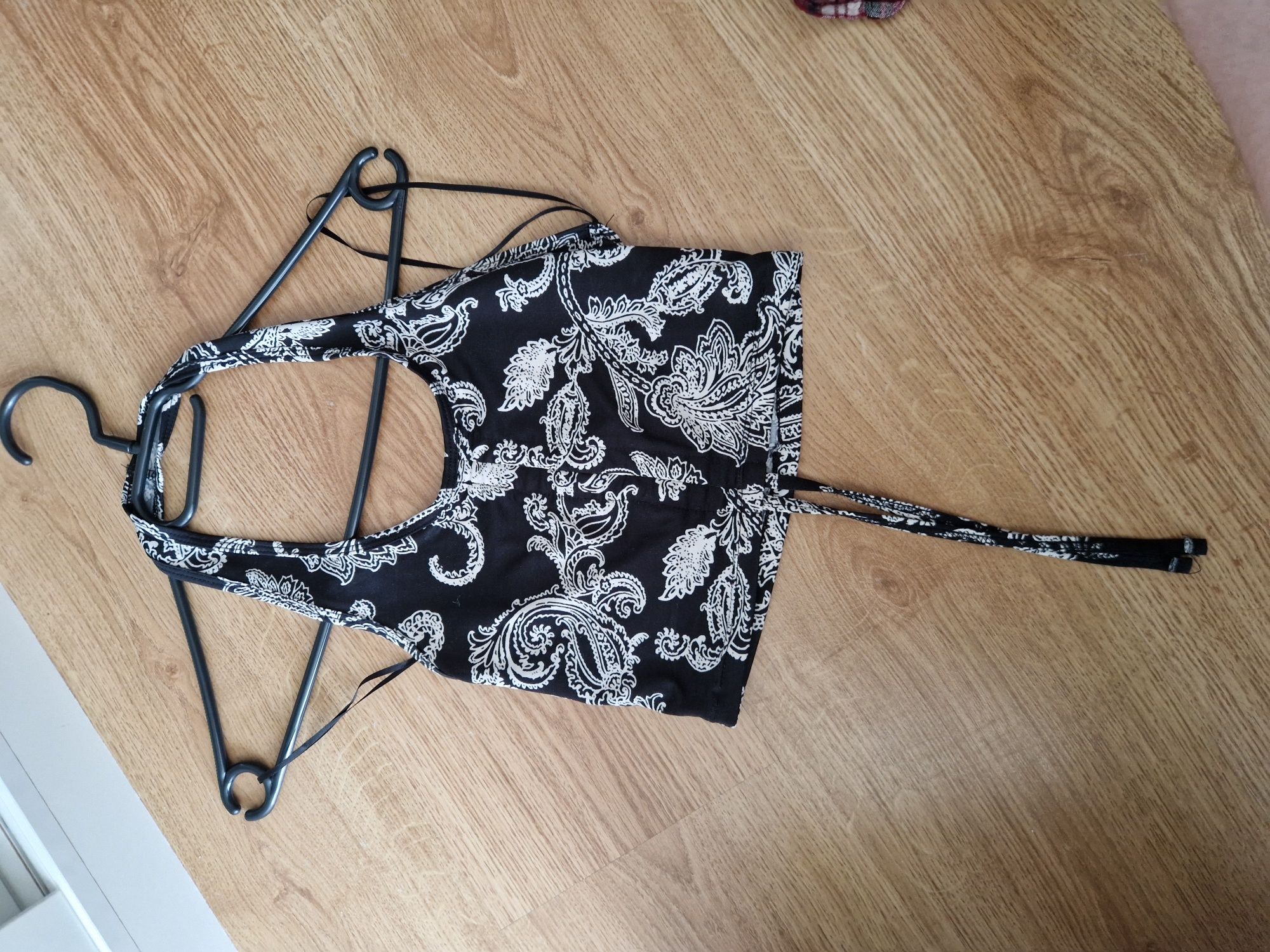 Crop top terranova XS, bez ramiączek, wiązanie na szyi, wzorki bandama