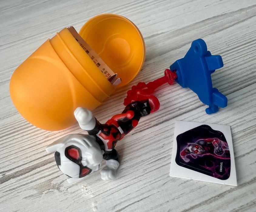 Kinder surprise marvel ant man