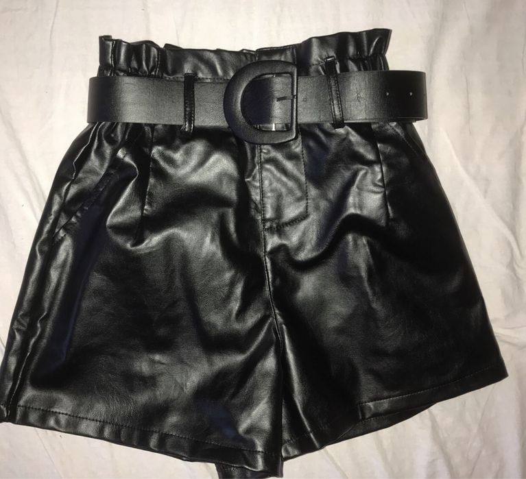 Чорні шорти жіночі з еко шкіри