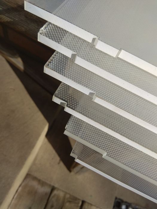 Оргскло .Екран монітора . Світовод .