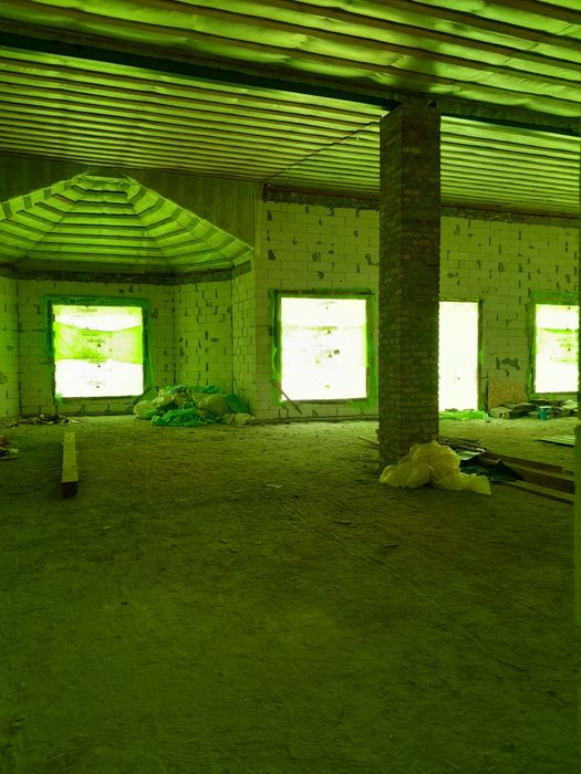 Продам не добудоване приміщення в центрі м. Заводське