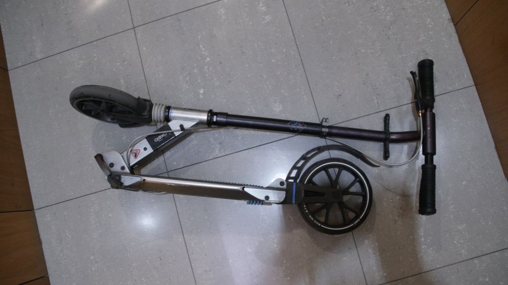 Trotinete de jovem