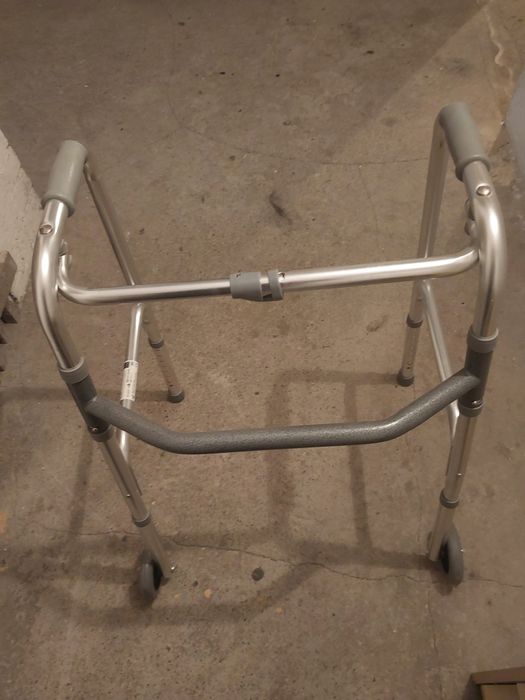 Chodzik rehabilitacyjny. balkonik