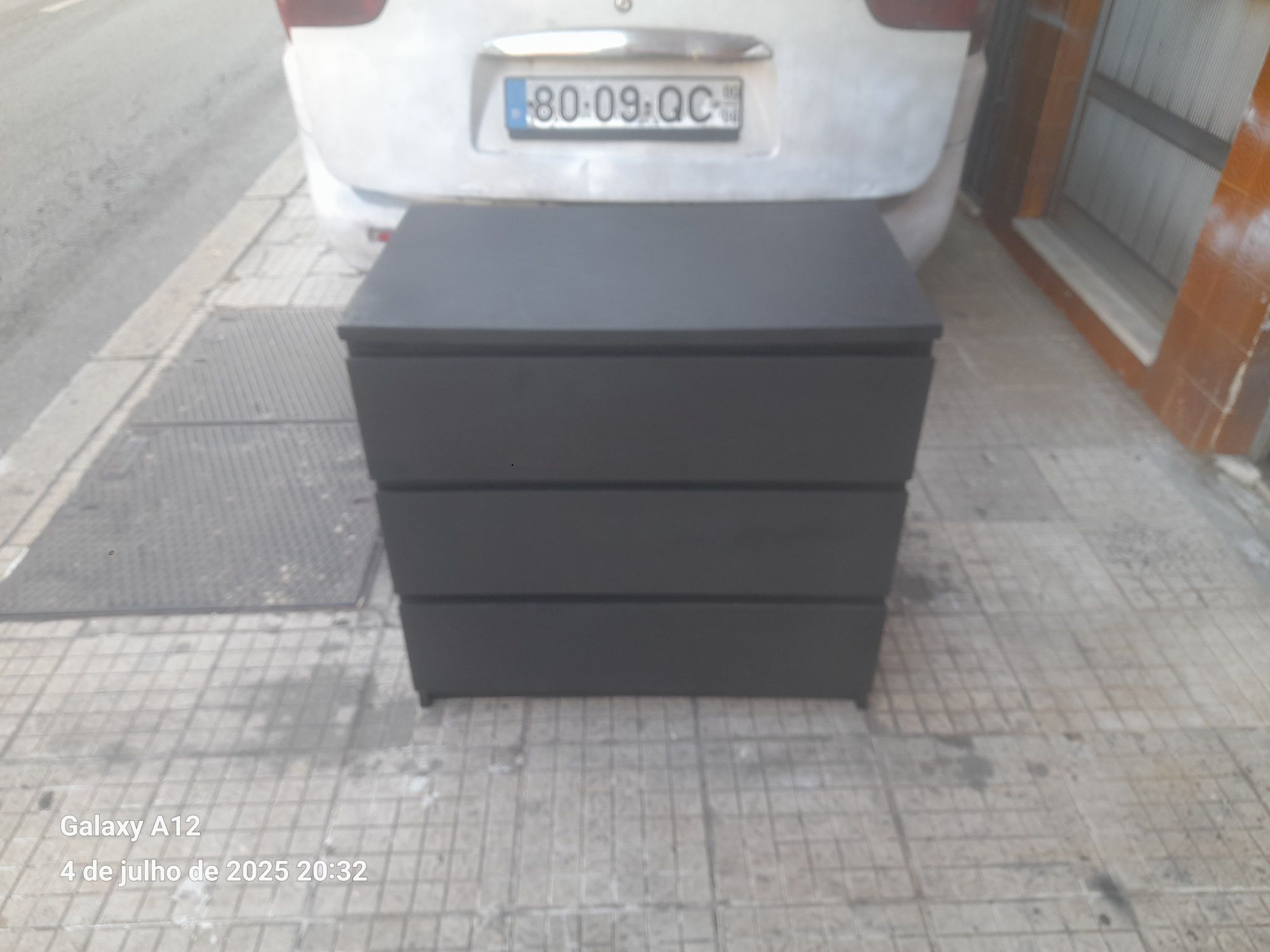 Comoda preta 3 gavetas Ikea