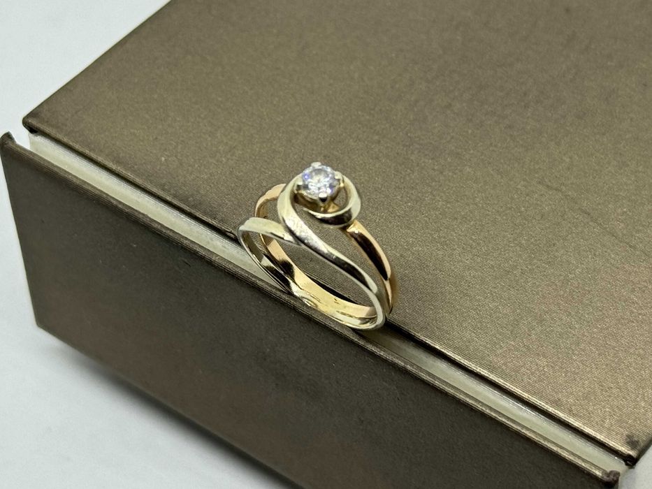 Wyjątkowy złoty pierścionek  585  R-13