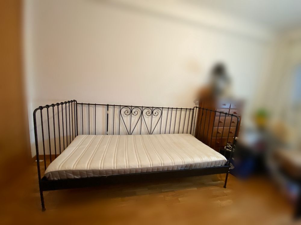 Cama 90x200 cm em metal preto c/ estrado e colchão