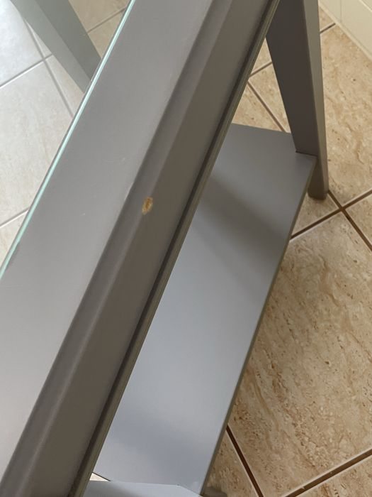 Stolik IKEA z szklanym blatem – szary liatorp
