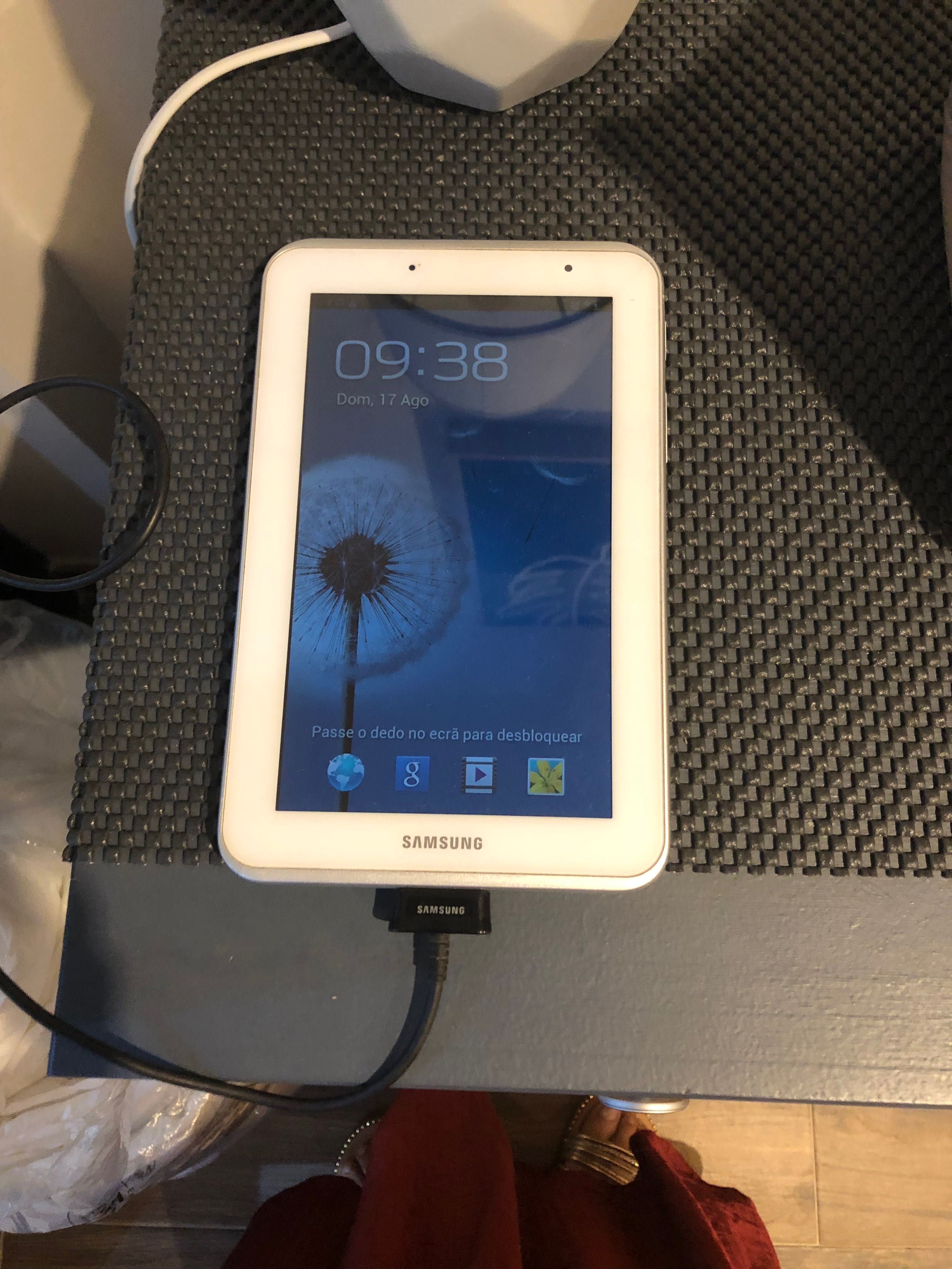 Tablet Samsung usada em bom estado pouco uso branco uma boa compra