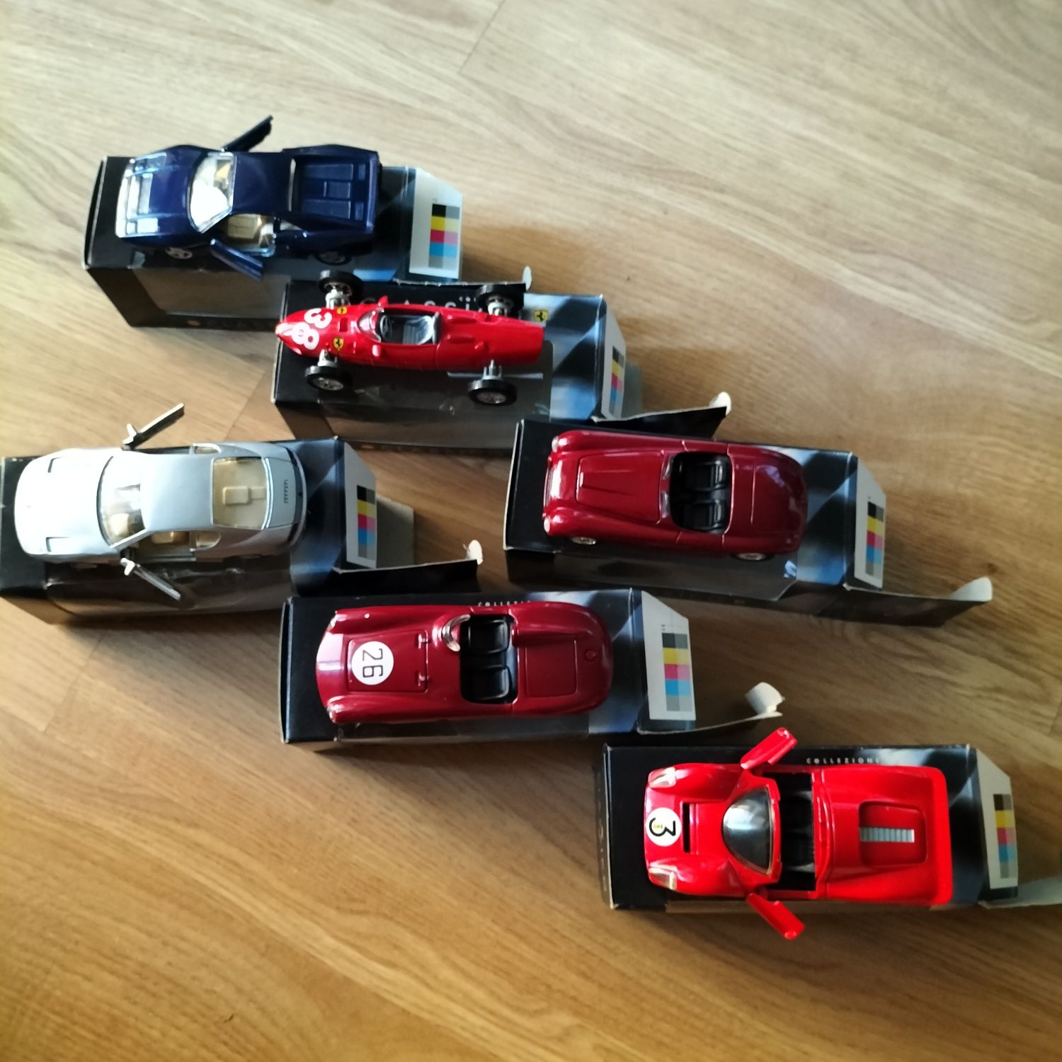 Carrinhos Ferrari de colecção com 12 cm, escala 1/39, a 5€ cada um