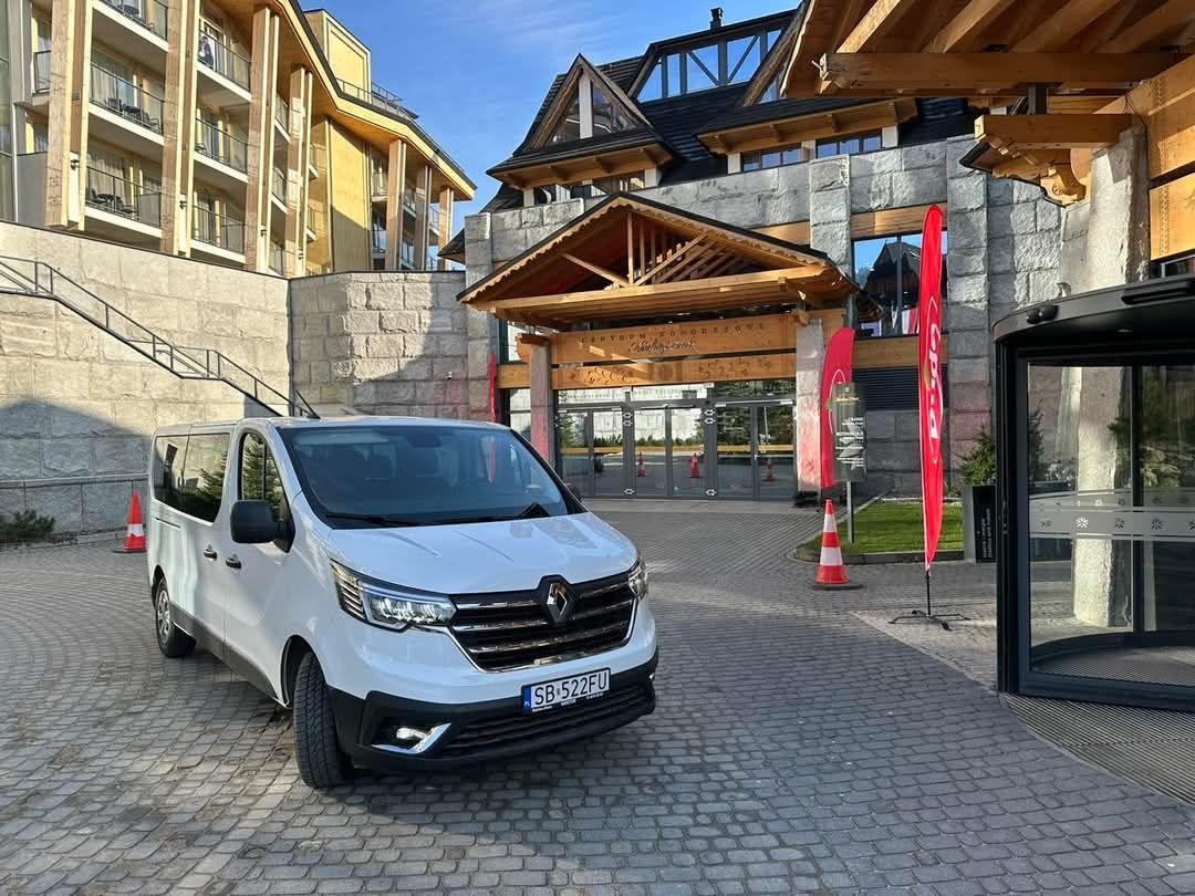 Wynajem Busa z Kierowcą Transport  Lotnisko Wesele Wczasy