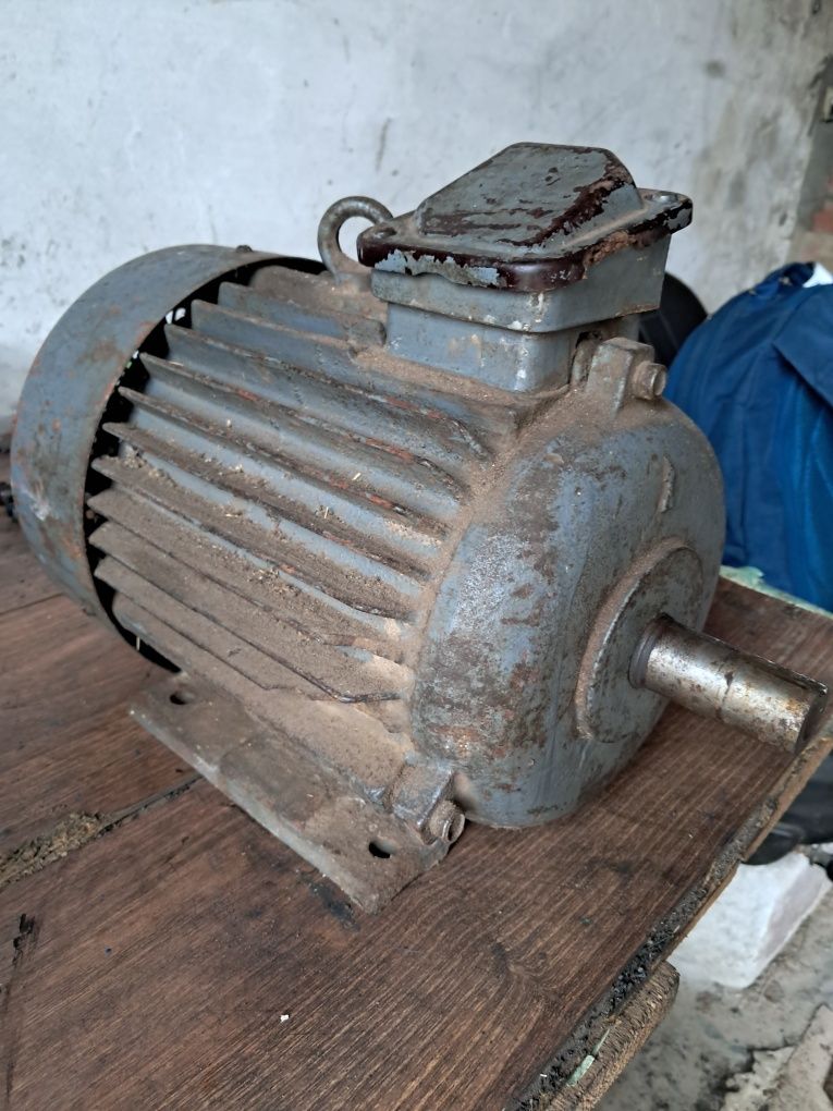Продам трифазний двигун 2,2 кВт