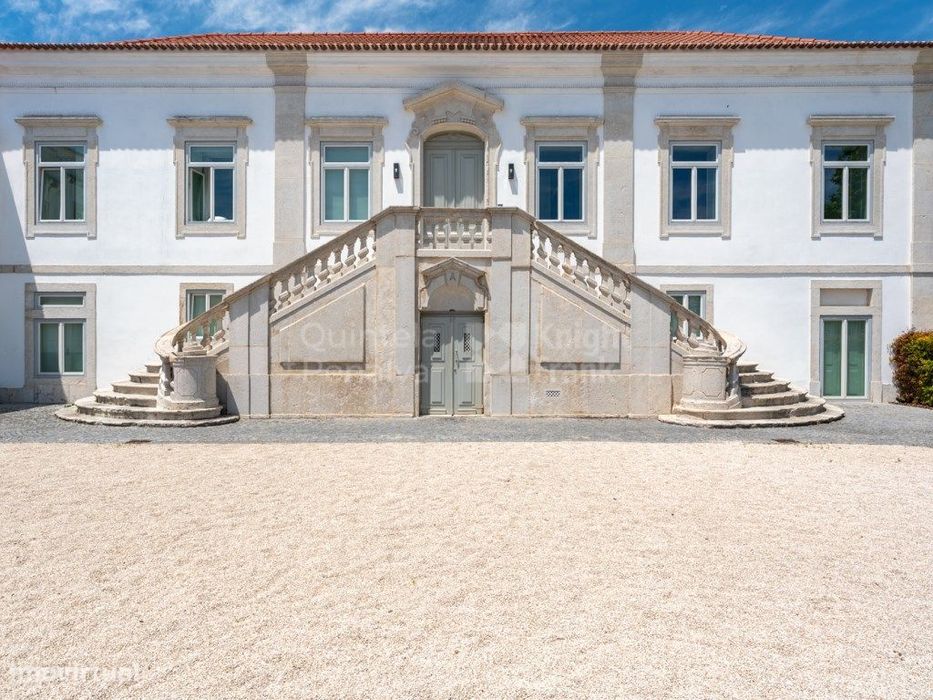 Apartamento T3+1 com jardim privativo e estacionamento em Belém