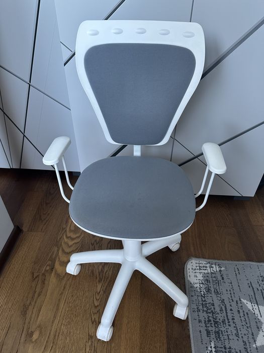 Krzesło obrotowe do biurka dziecięce NOWYSTYL Ministyle