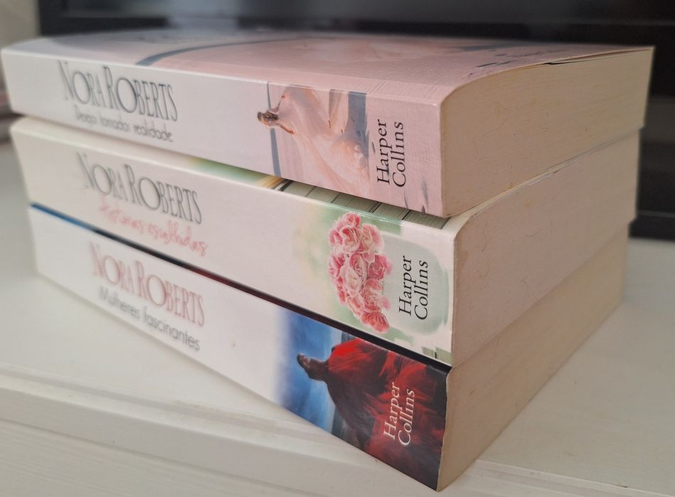 Vários títulos Nora Roberts- Portes incluídos