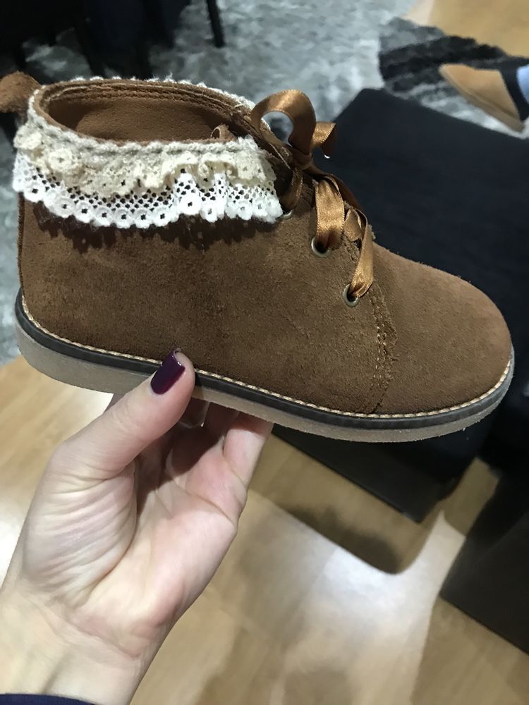 Vendo botas camel tamanho 27 como novas