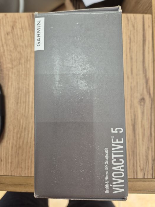Garmin vivoactive 5 Cream Gold Aluminum Bezel with Ivory Case