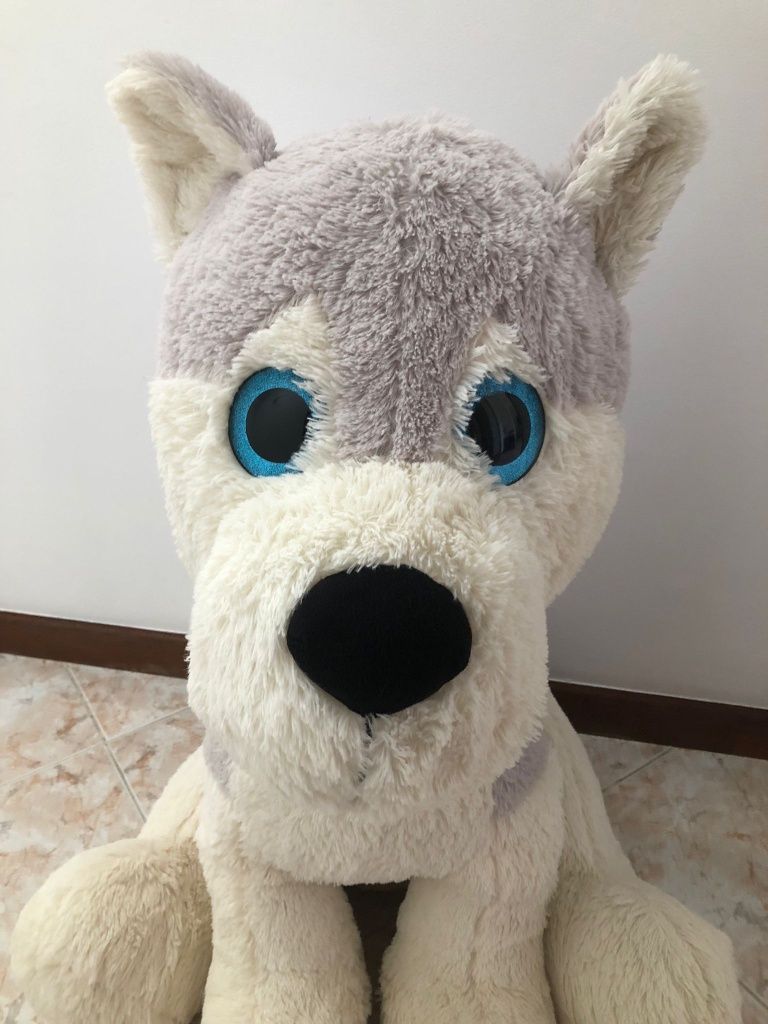 Peluche bege e cinza