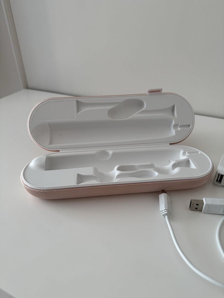 Etui podróżne plus ładowarka do szczoteczki sonicznej Philips