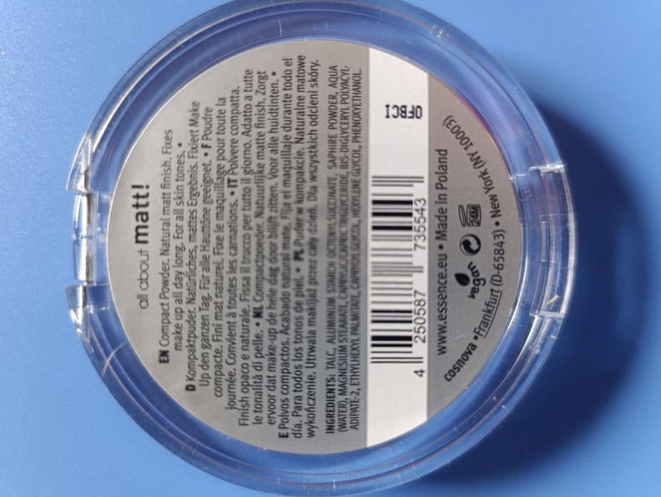 Puder matujący All about Marta Essence