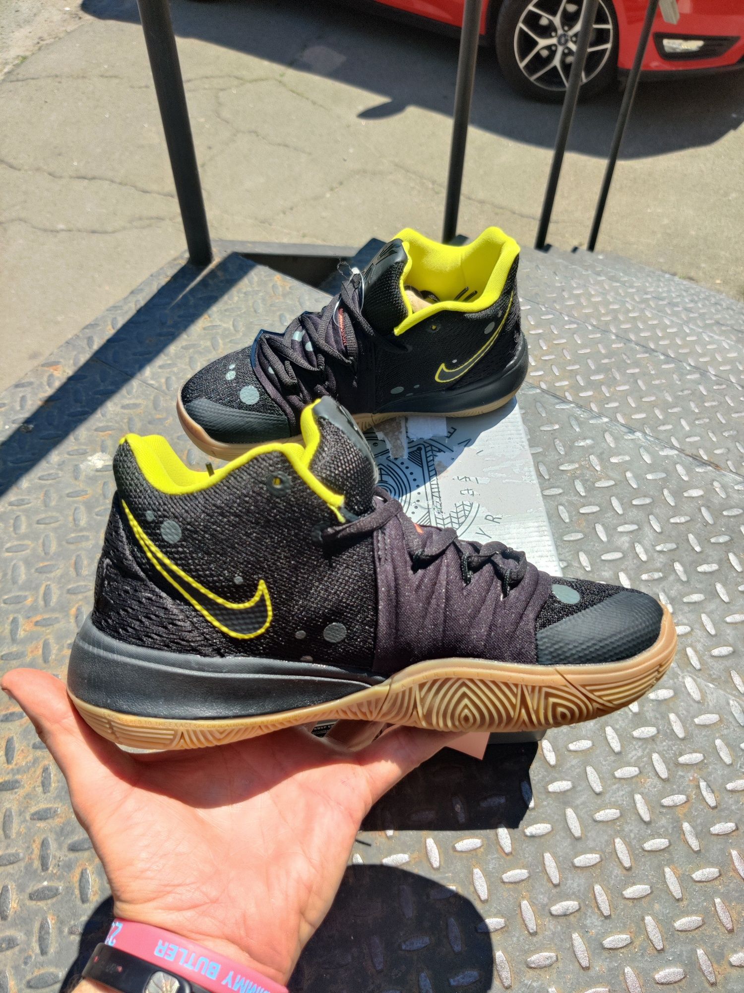 Eur37  дитячі жіночі Кайрі кросівки Kyrie 5 Black Sponge Bob