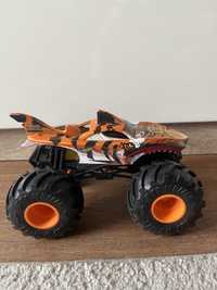 Hot Wheels Monster Trucks великий